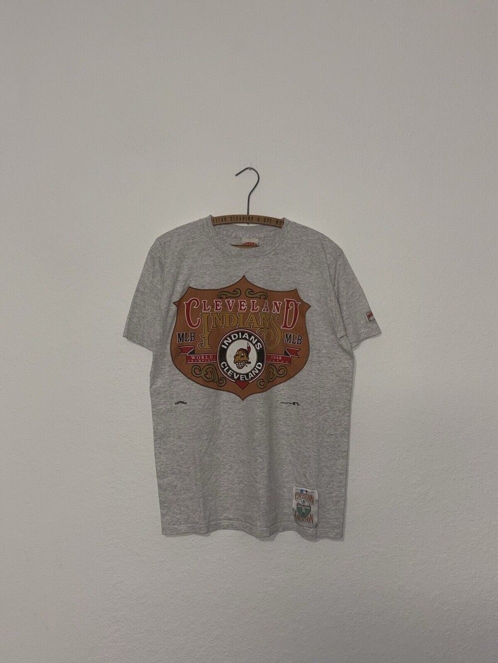 Vintage 90s Nutmeg Mills Cleveland Indians T-Shirt Chief Wahoo 1948 MLB Mens L